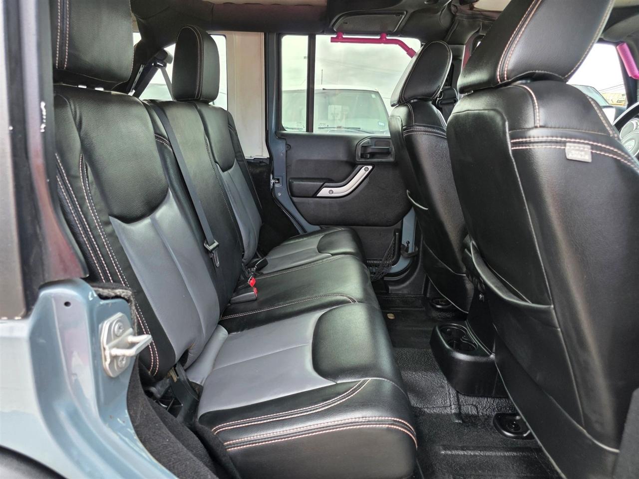 Jeep Wrangler Unlimited 4WD 4dr Sahara 2015