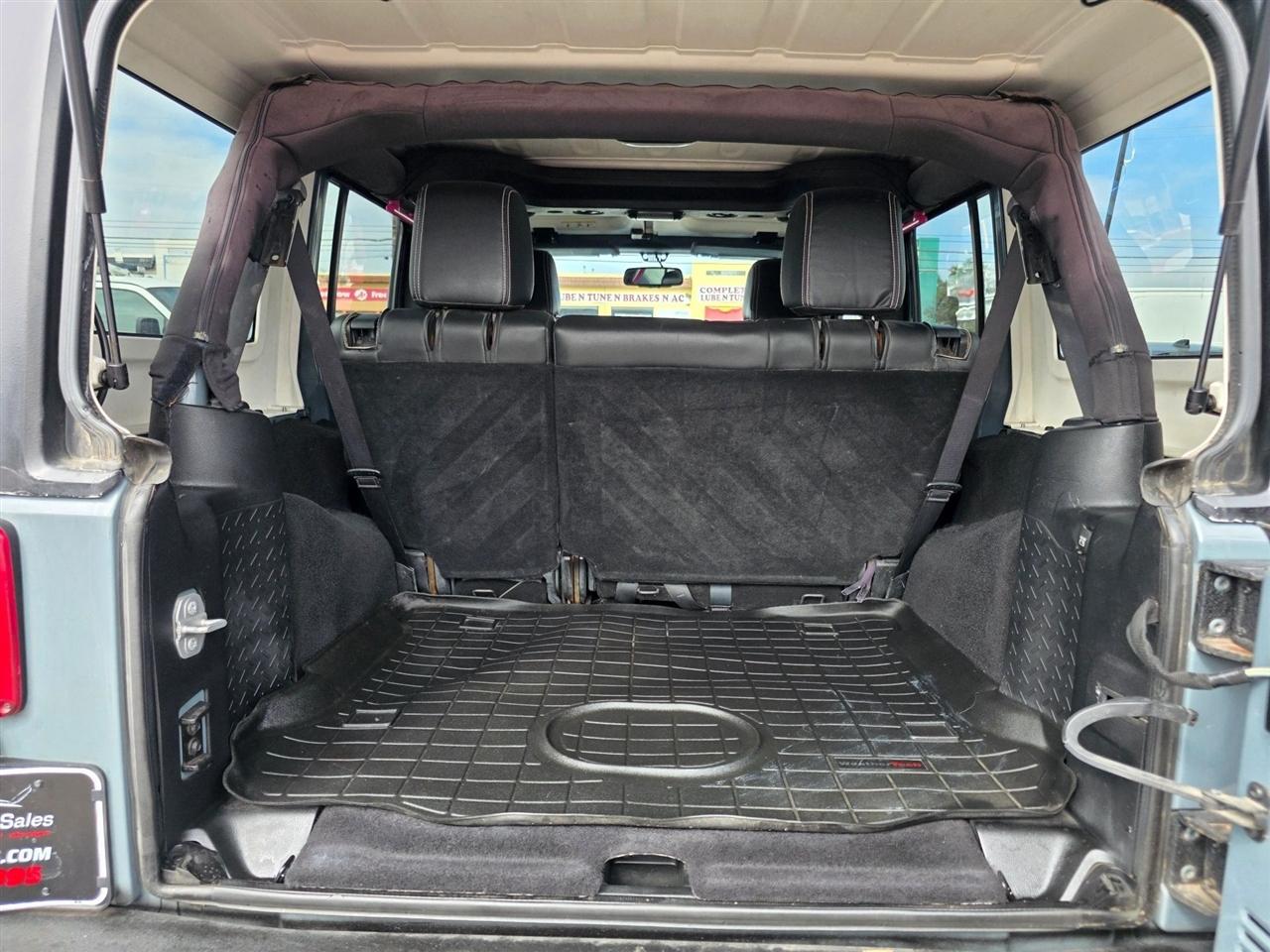 Jeep Wrangler Unlimited 4WD 4dr Sahara 2015