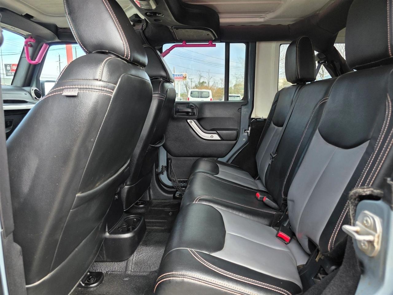 Jeep Wrangler Unlimited 4WD 4dr Sahara 2015