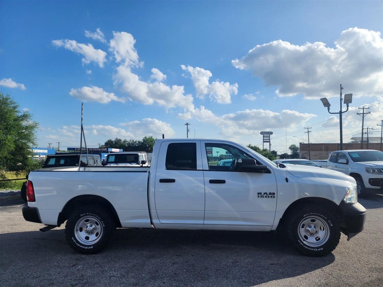 RAM 1500 4WD Quad Cab 140.5" Tradesman 2016