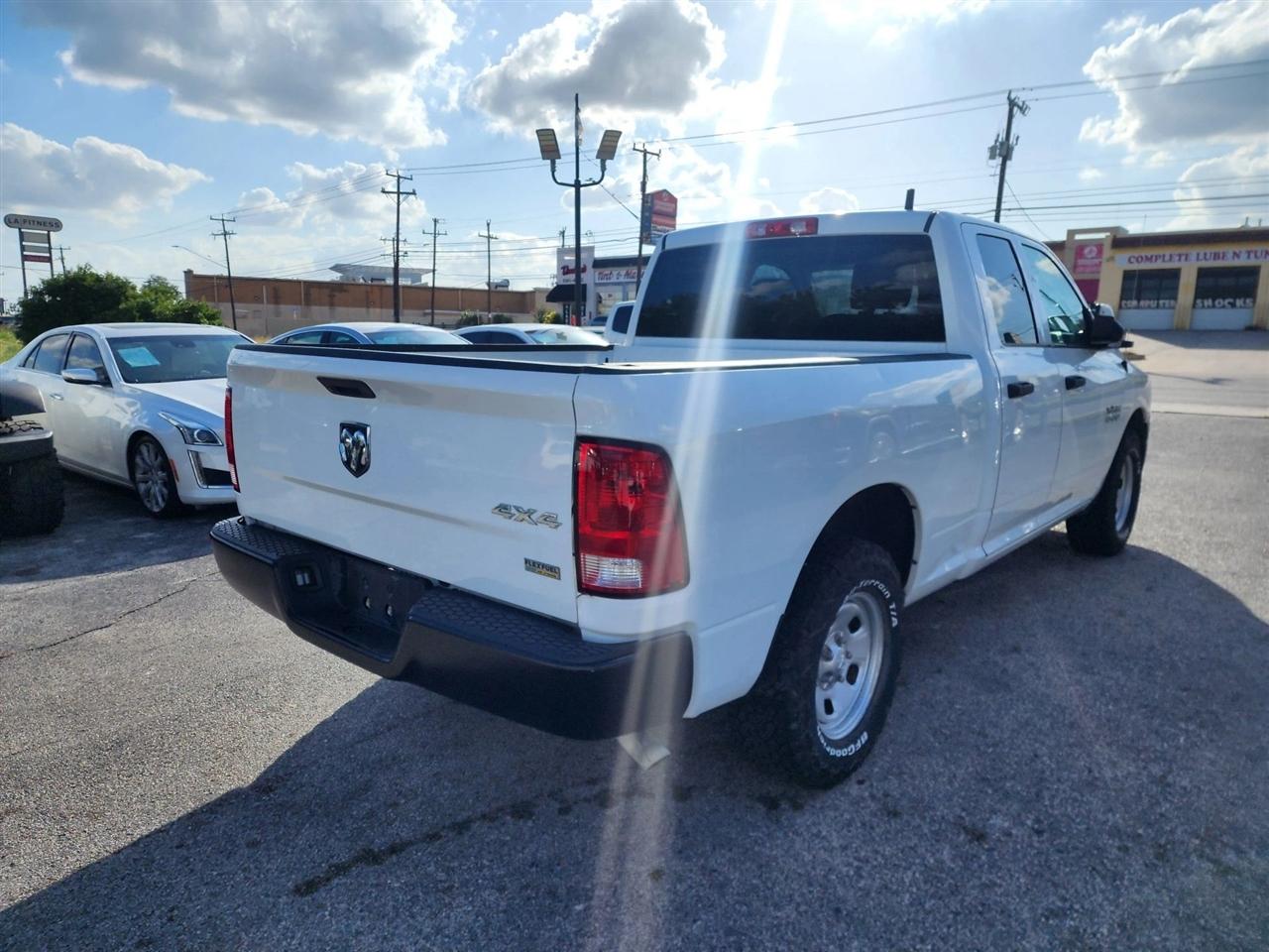 RAM 1500 4WD Quad Cab 140.5" Tradesman 2016
