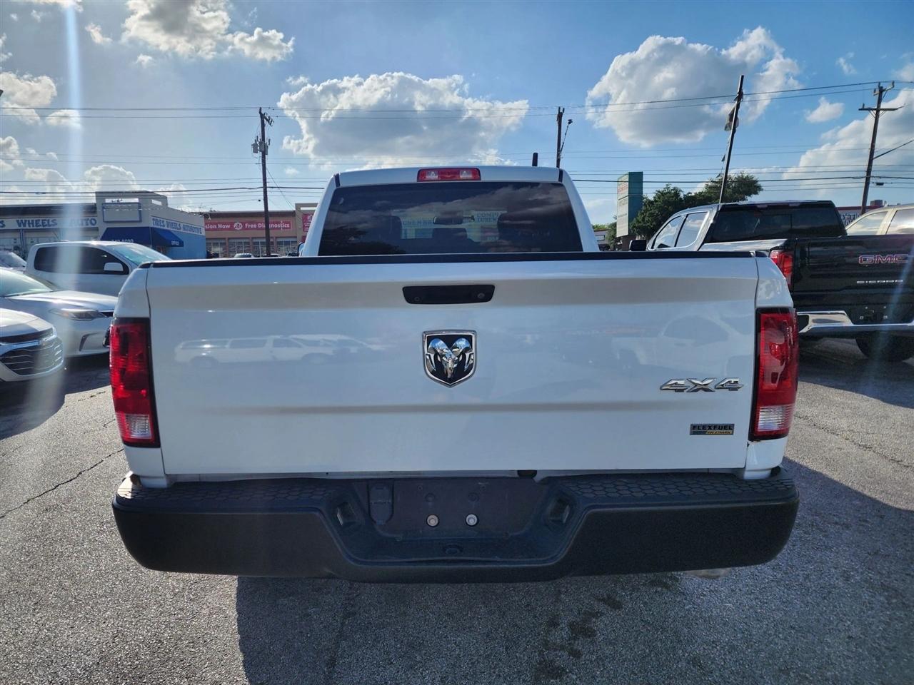 RAM 1500 4WD Quad Cab 140.5" Tradesman 2016