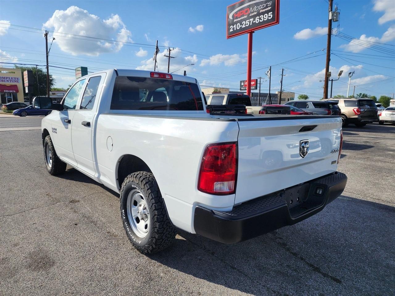 RAM 1500 4WD Quad Cab 140.5" Tradesman 2016