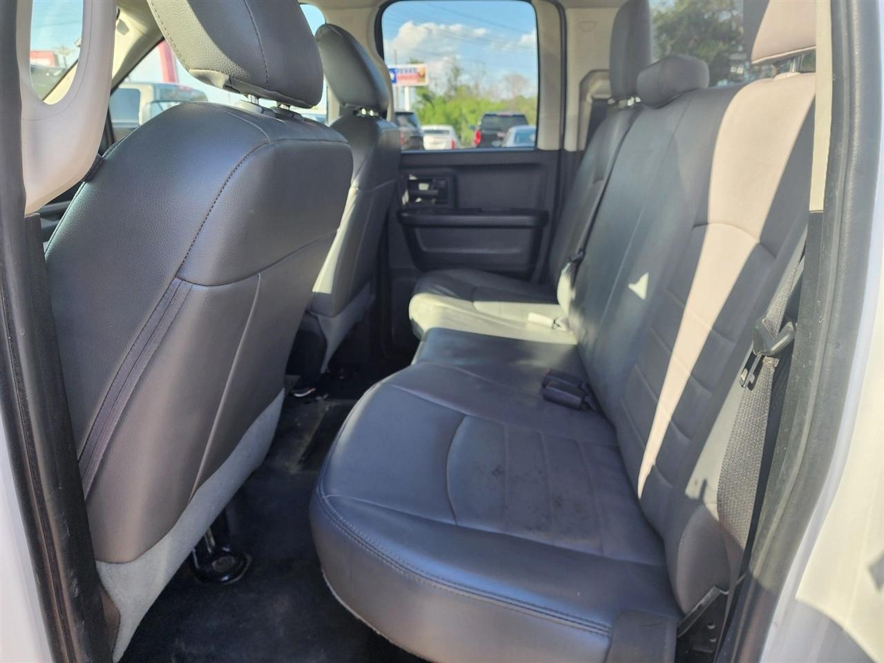 RAM 1500 4WD Quad Cab 140.5" Tradesman 2016