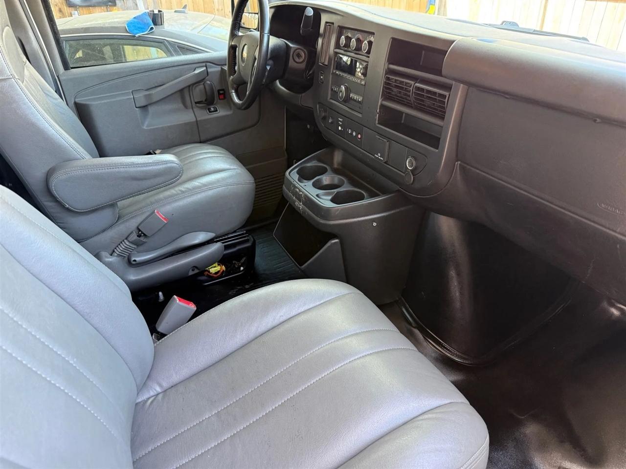 Chevrolet Express Cargo Van RWD 2500 135" 2021