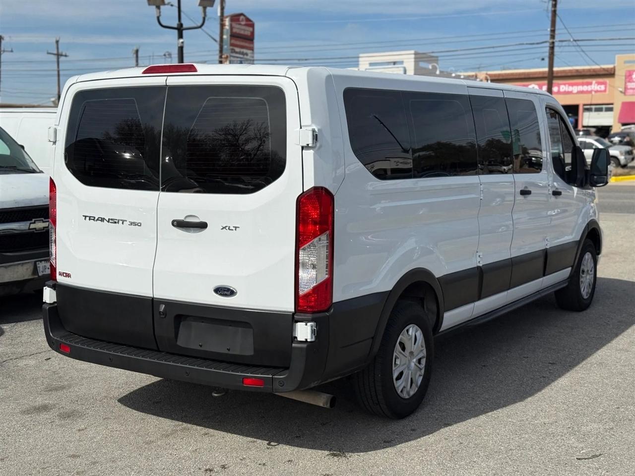 Ford Transit Passenger Wagon T-350 148" Low Roof XLT RWD 2021