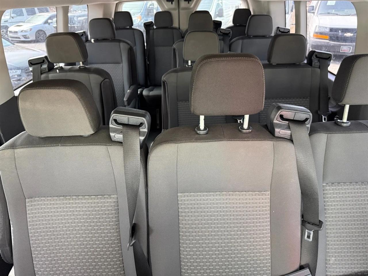 Ford Transit Passenger Wagon T-350 148" Low Roof XLT RWD 2021