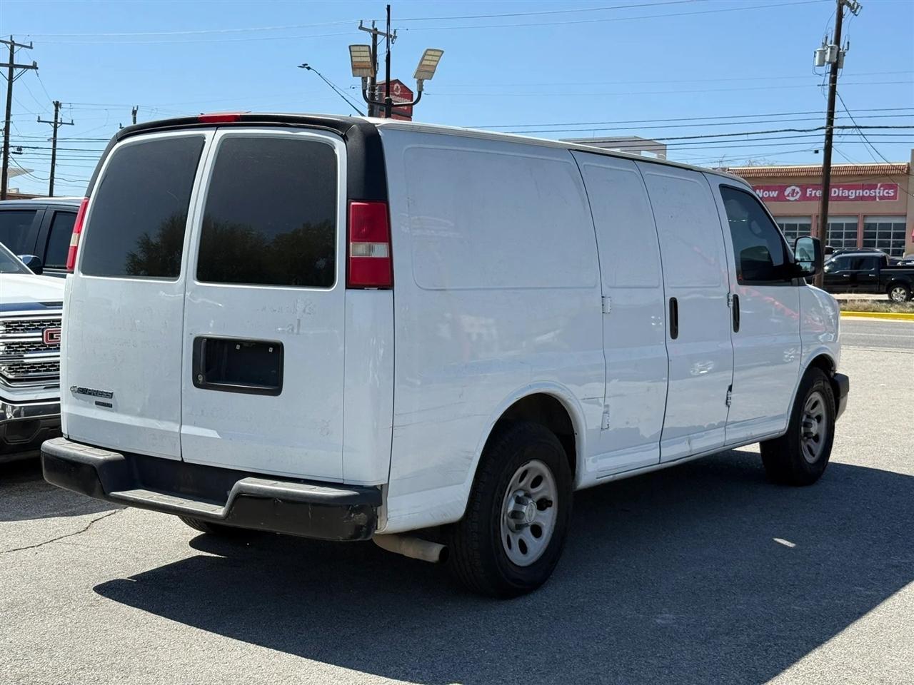 Chevrolet Express Cargo Van RWD 1500 135" 2012