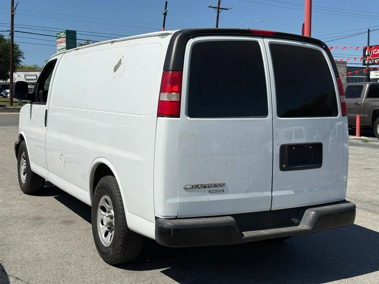 Chevrolet Express Cargo Van RWD 1500 135" 2012