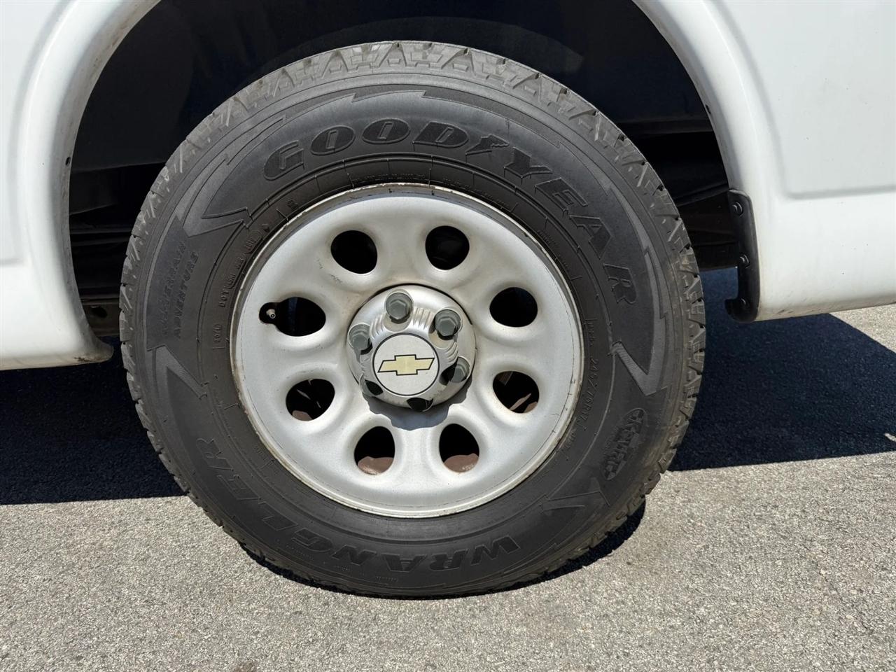 Chevrolet Express Cargo Van RWD 1500 135" 2012