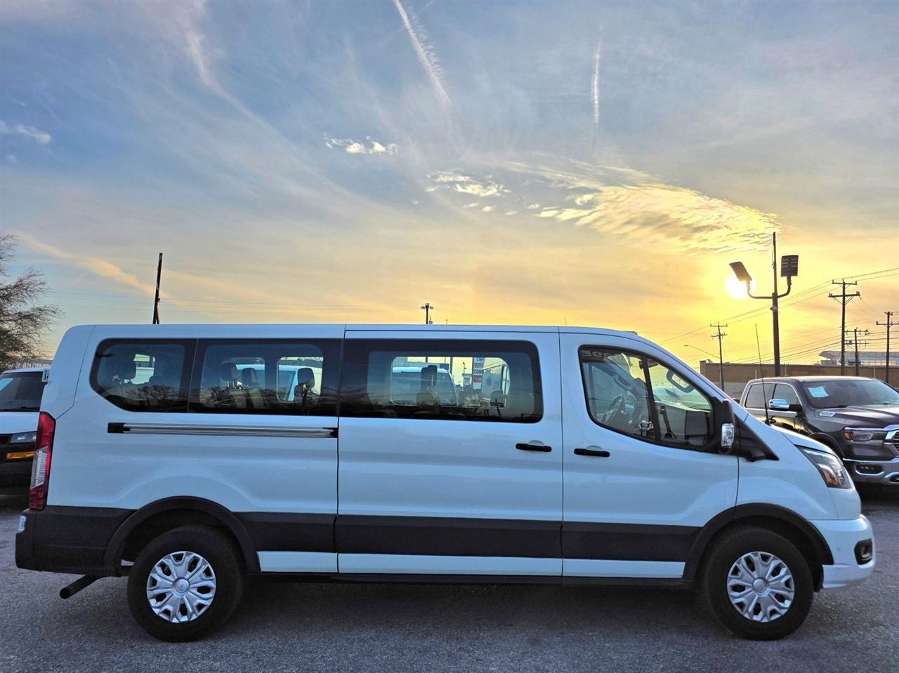 Ford Transit Passenger Wagon T-350 148" Low Roof XLT RWD 2023