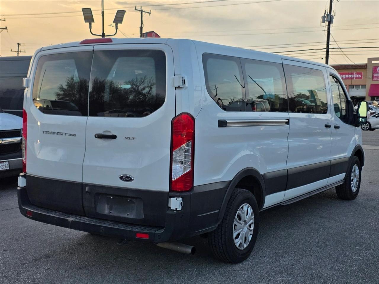 Ford Transit Passenger Wagon T-350 148" Low Roof XLT RWD 2023