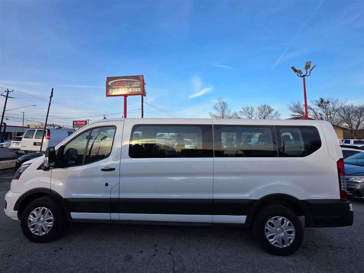 Ford Transit Passenger Wagon T-350 148" Low Roof XLT RWD 2023