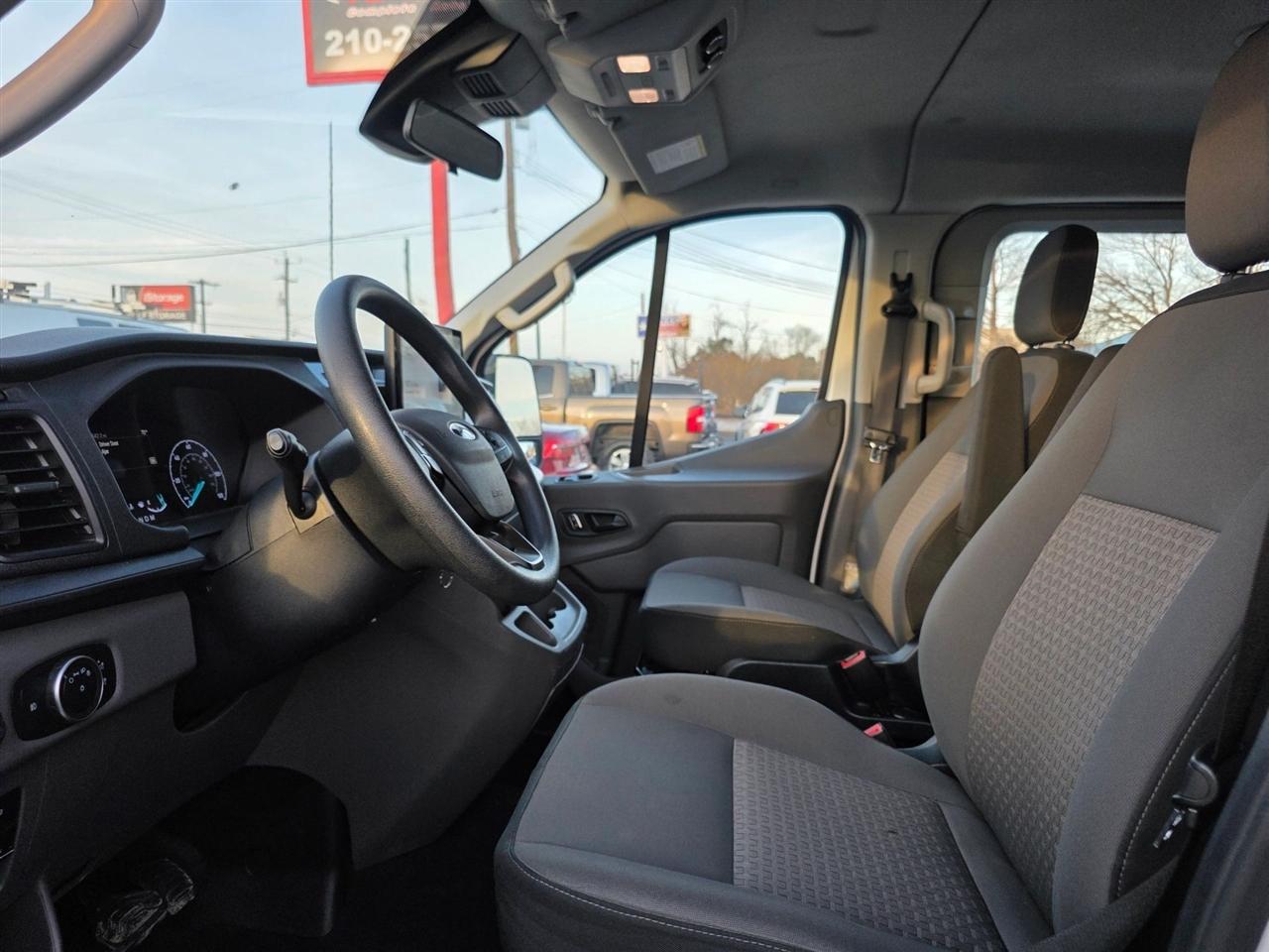 Ford Transit Passenger Wagon T-350 148" Low Roof XLT RWD 2023