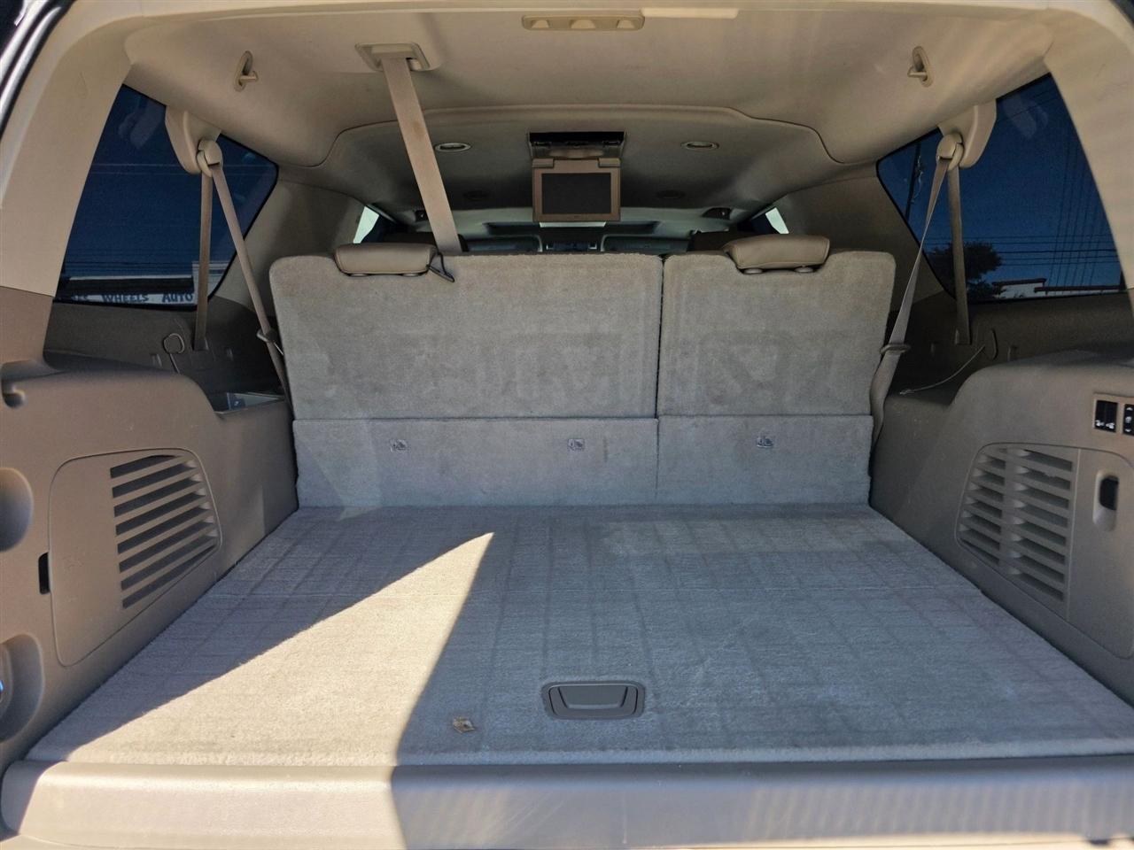 Chevrolet Suburban 2WD 4dr LTZ 2015