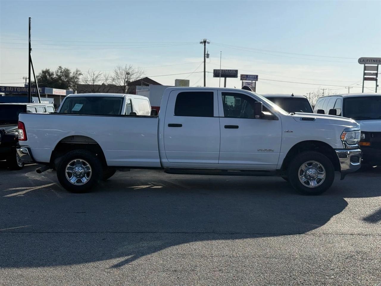 RAM 2500 Tradesman 4x4 Crew Cab 8' Box 2022