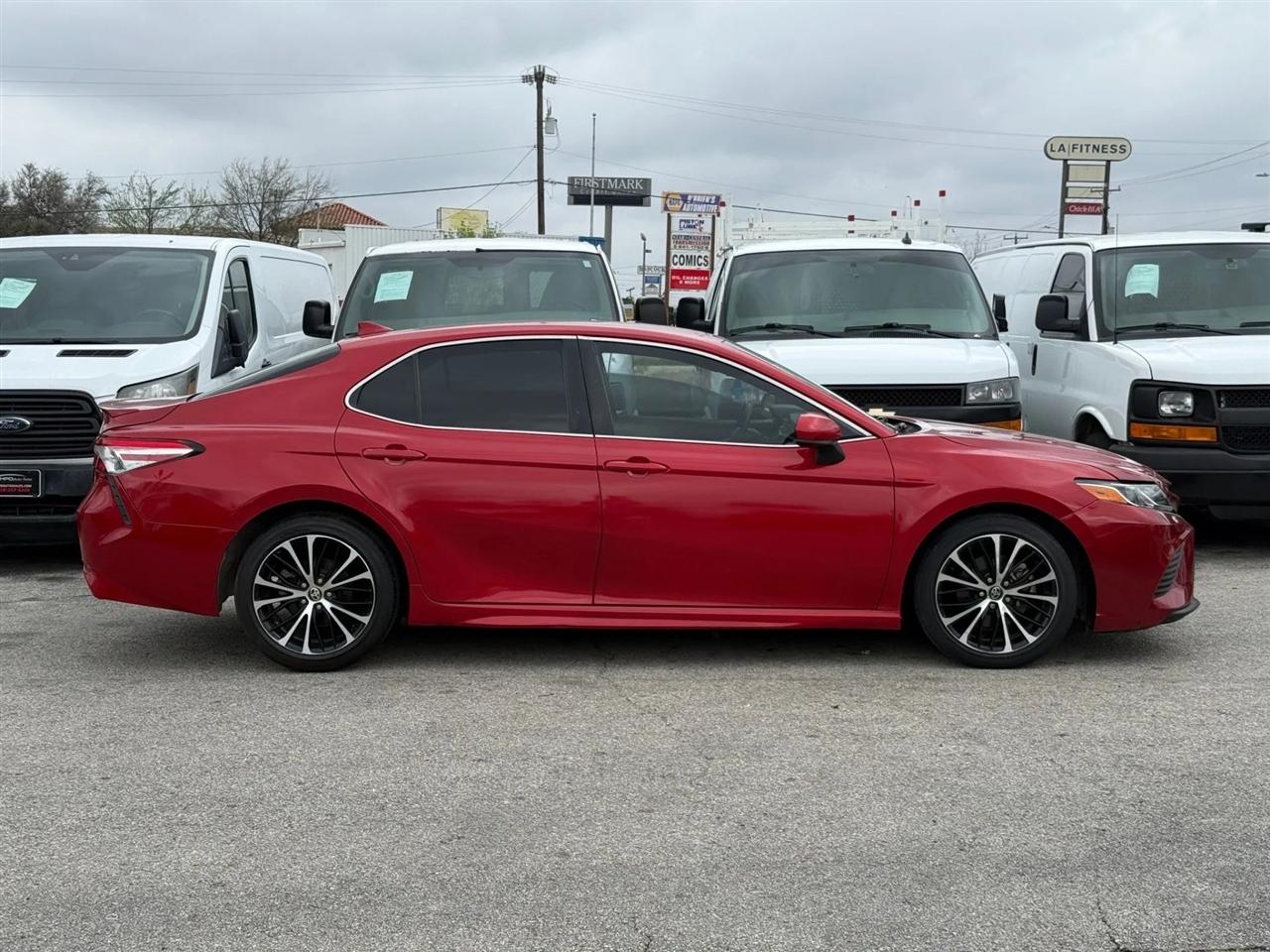 Toyota Camry SE Auto (Natl) 2020