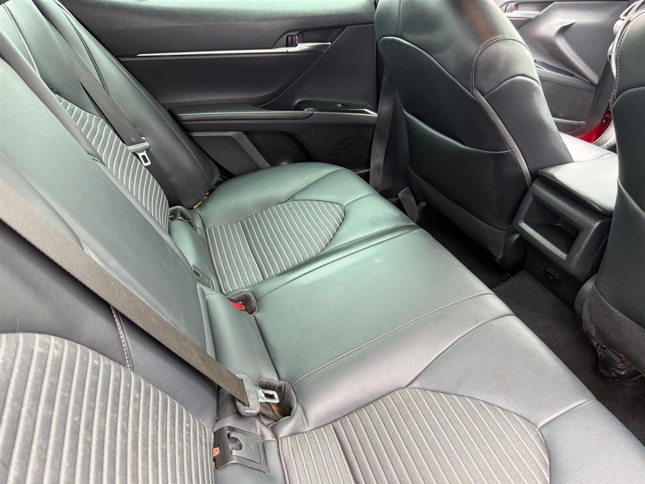 Toyota Camry SE Auto (Natl) 2020