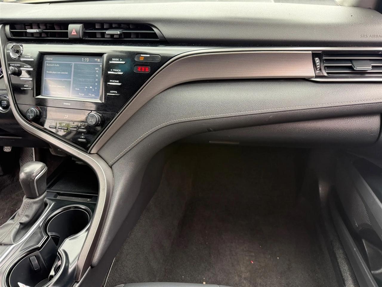 Toyota Camry SE Auto (Natl) 2020