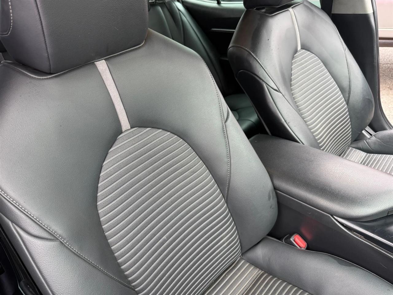 Toyota Camry SE Auto (Natl) 2020