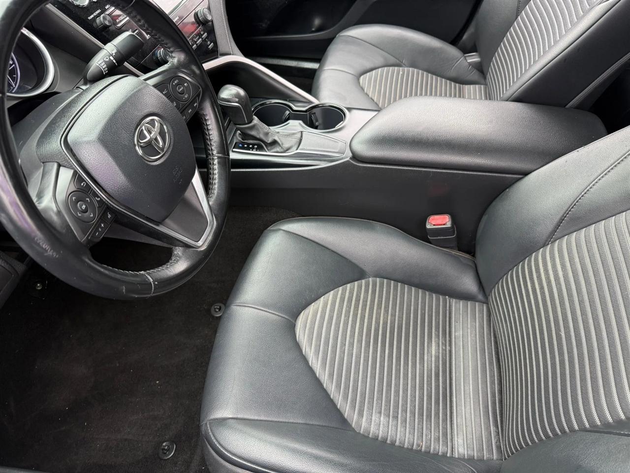 Toyota Camry SE Auto (Natl) 2020