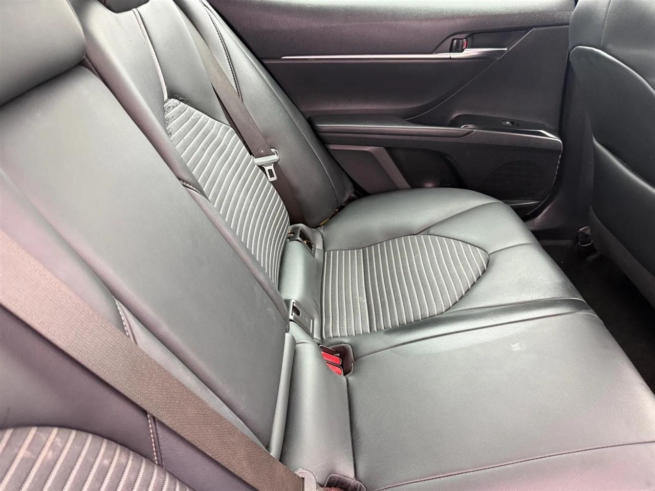 Toyota Camry SE Auto (Natl) 2020