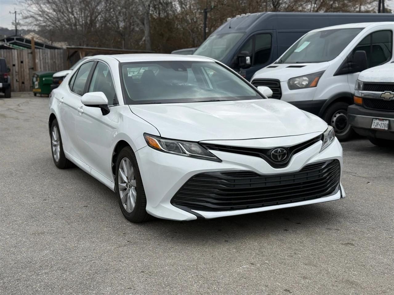 Toyota Camry LE Auto (Natl) 2020