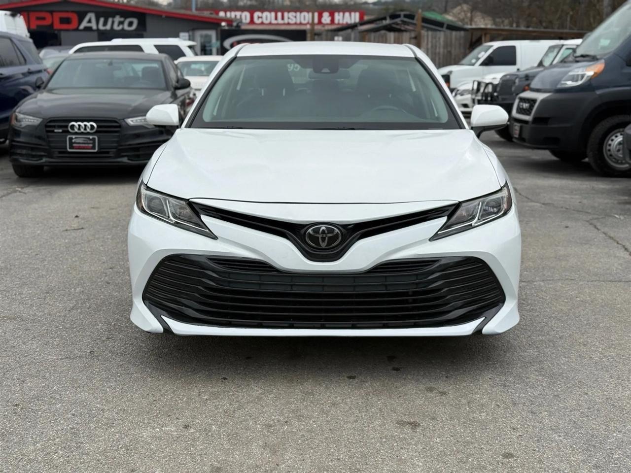 Toyota Camry LE Auto (Natl) 2020