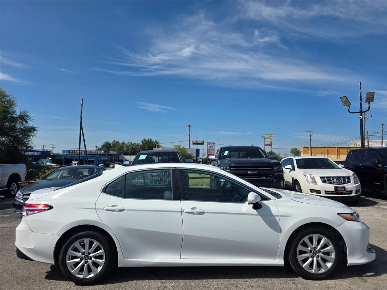 Toyota Camry LE Auto (Natl) 2020
