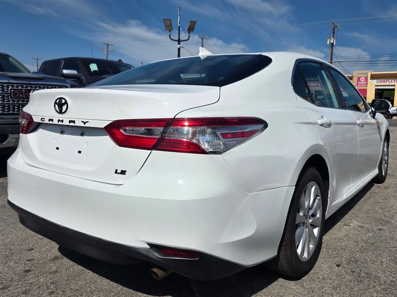 Toyota Camry LE Auto (Natl) 2020