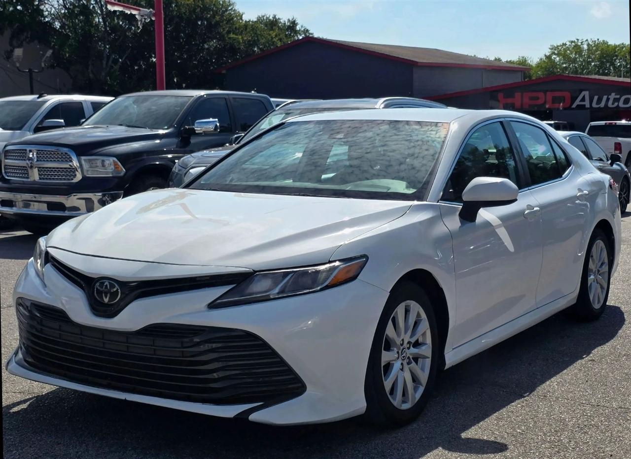 Toyota Camry LE Auto (Natl) 2020