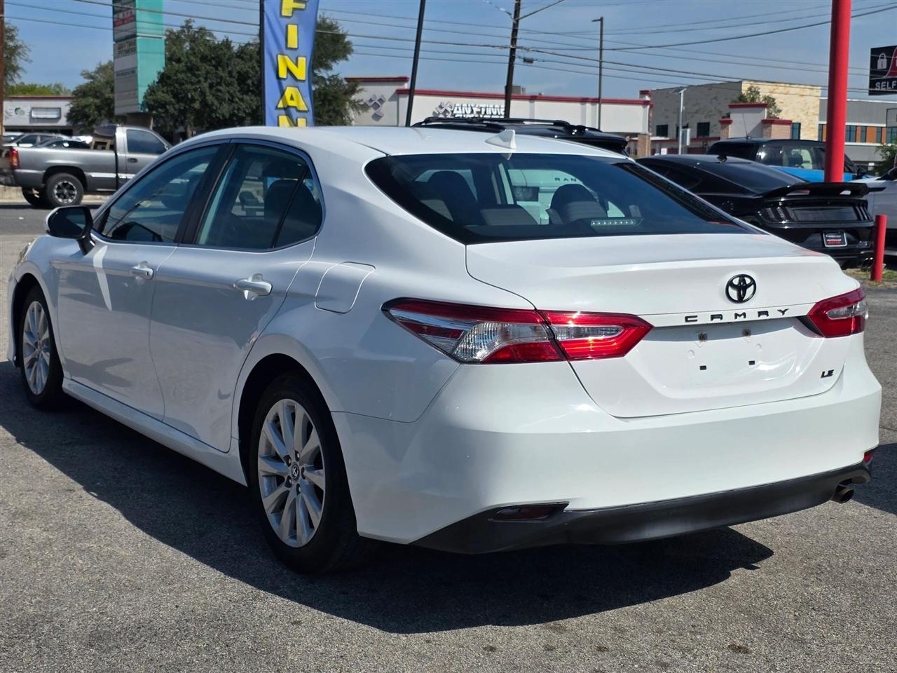 Toyota Camry LE Auto (Natl) 2020