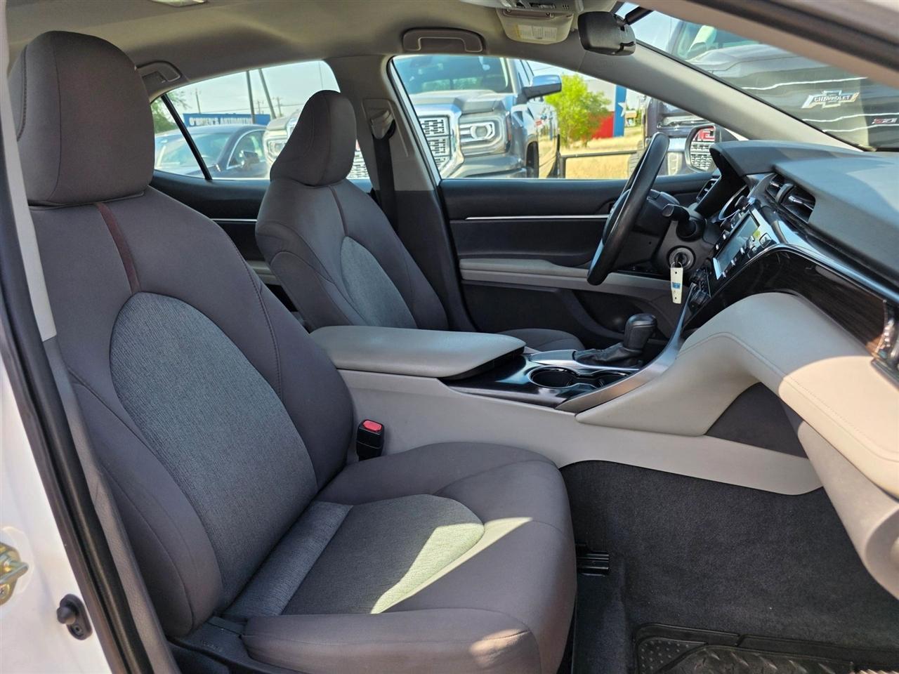 Toyota Camry LE Auto (Natl) 2020