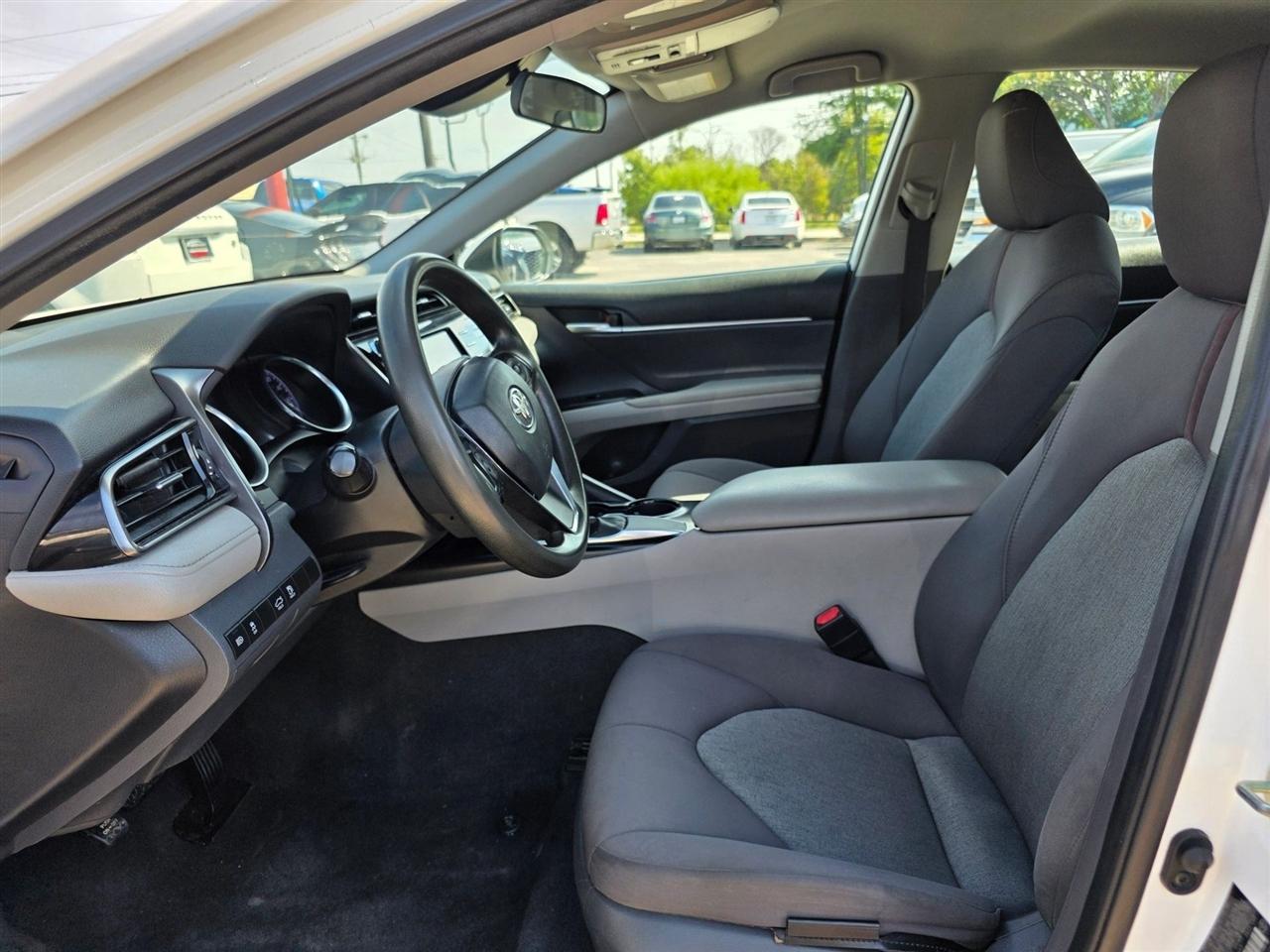 Toyota Camry LE Auto (Natl) 2020