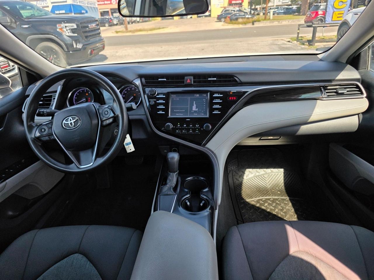 Toyota Camry LE Auto (Natl) 2020