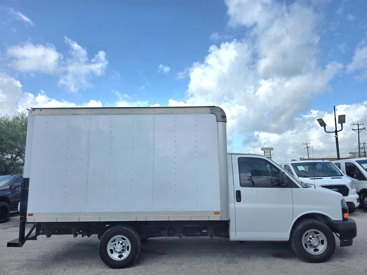 Chevrolet Express Commercial Cutaway 3500 Van 139" 2018