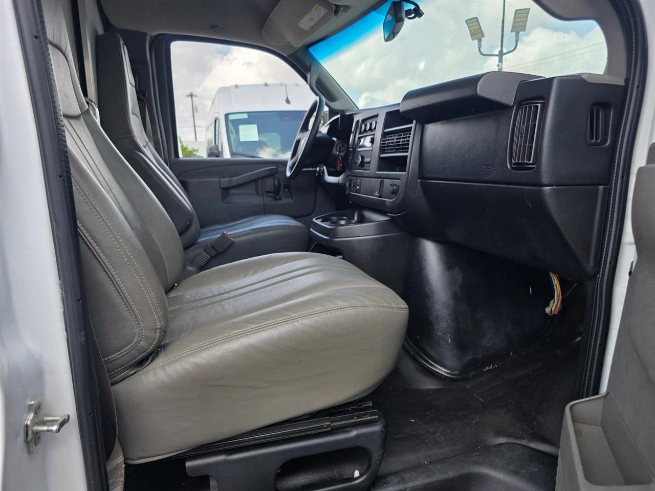 Chevrolet Express Commercial Cutaway 3500 Van 139" 2018