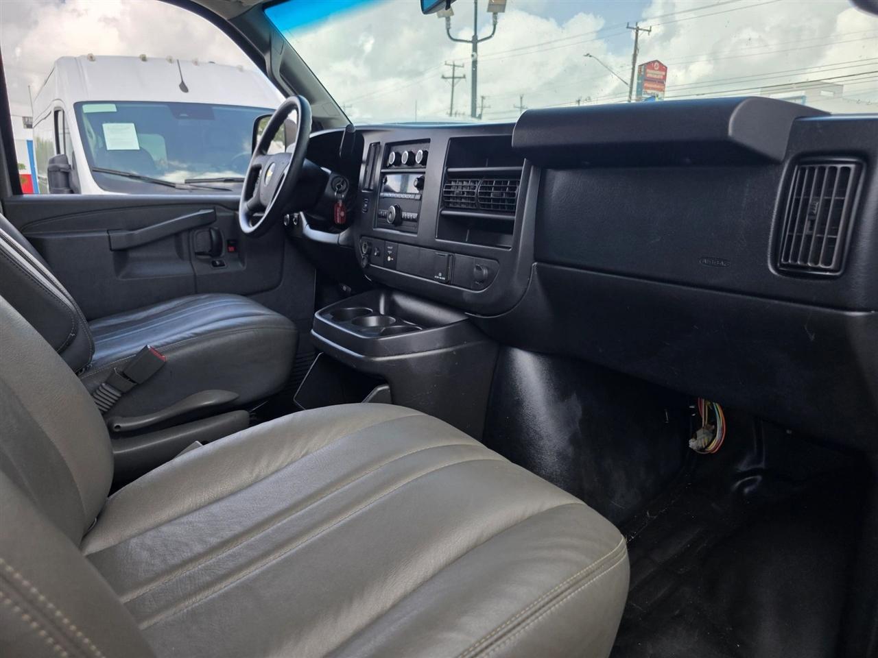Chevrolet Express Commercial Cutaway 3500 Van 139" 2018