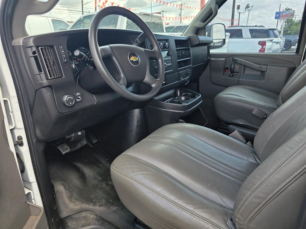 Chevrolet Express Commercial Cutaway 3500 Van 139" 2018
