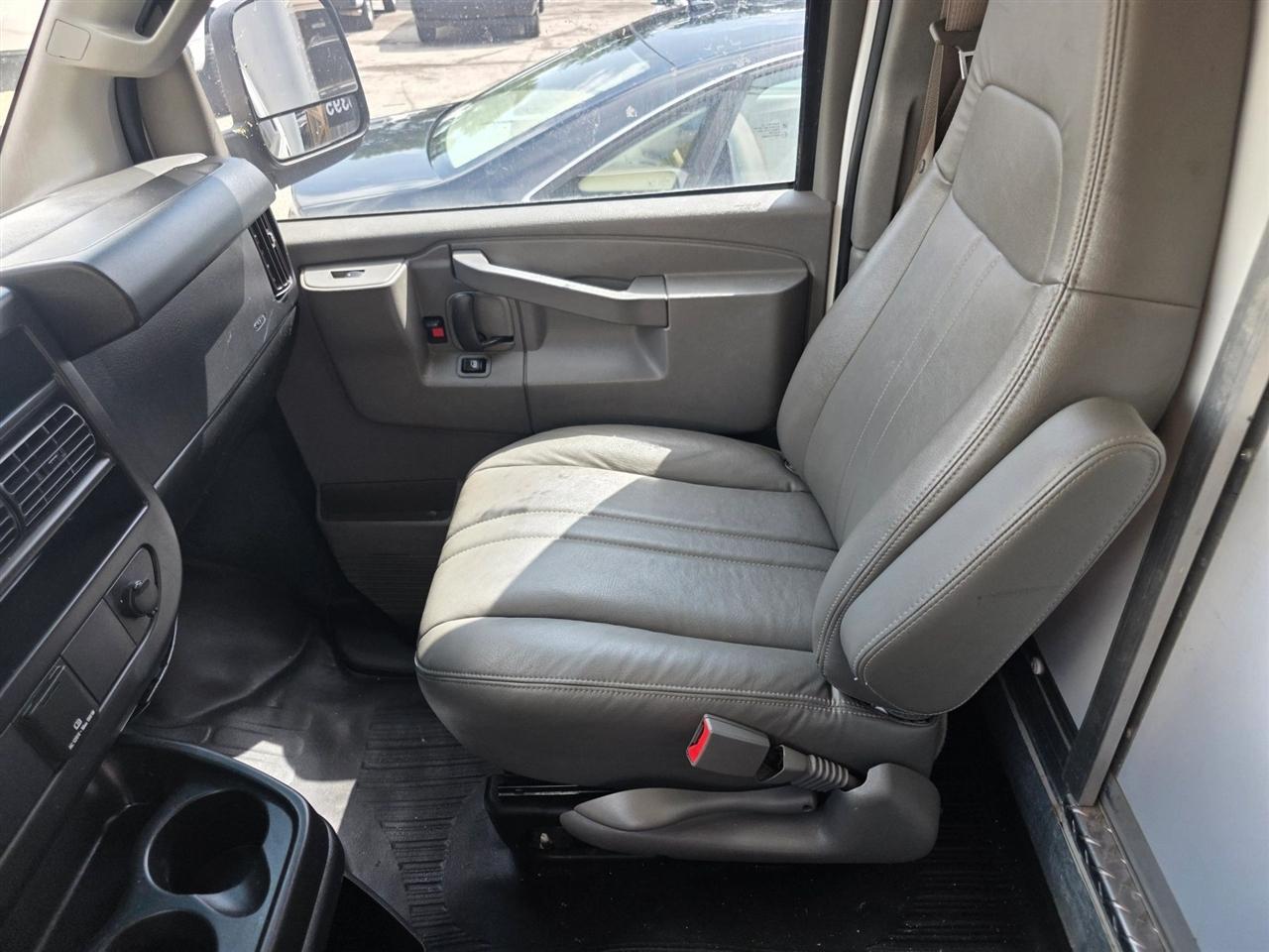 Chevrolet Express Commercial Cutaway 3500 Van 139" 2018