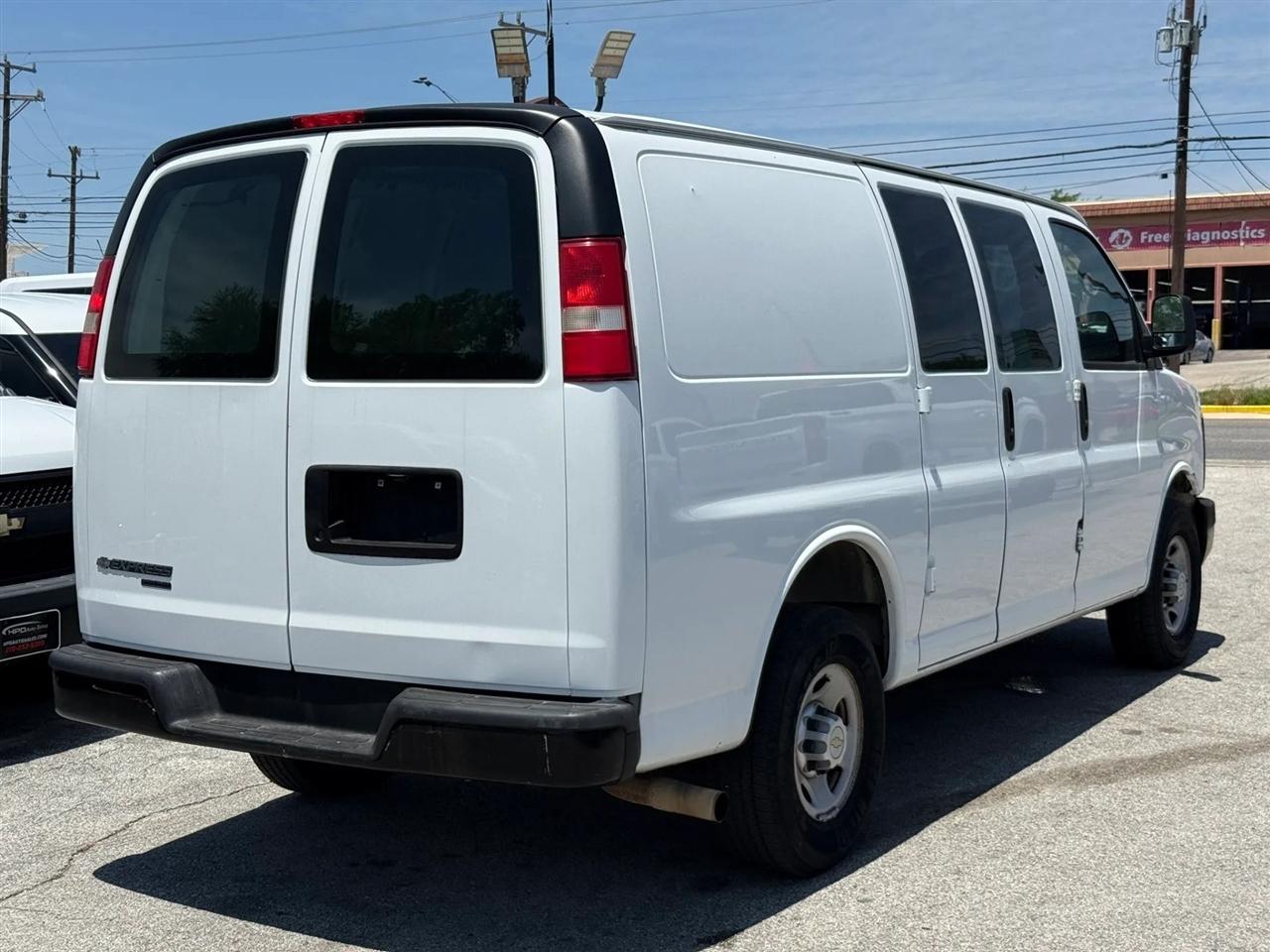 Chevrolet Express Cargo Van RWD 2500 135" 2013