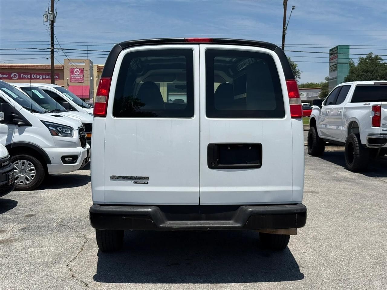 Chevrolet Express Cargo Van RWD 2500 135" 2013