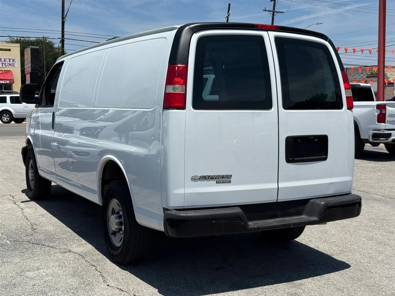 Chevrolet Express Cargo Van RWD 2500 135" 2013