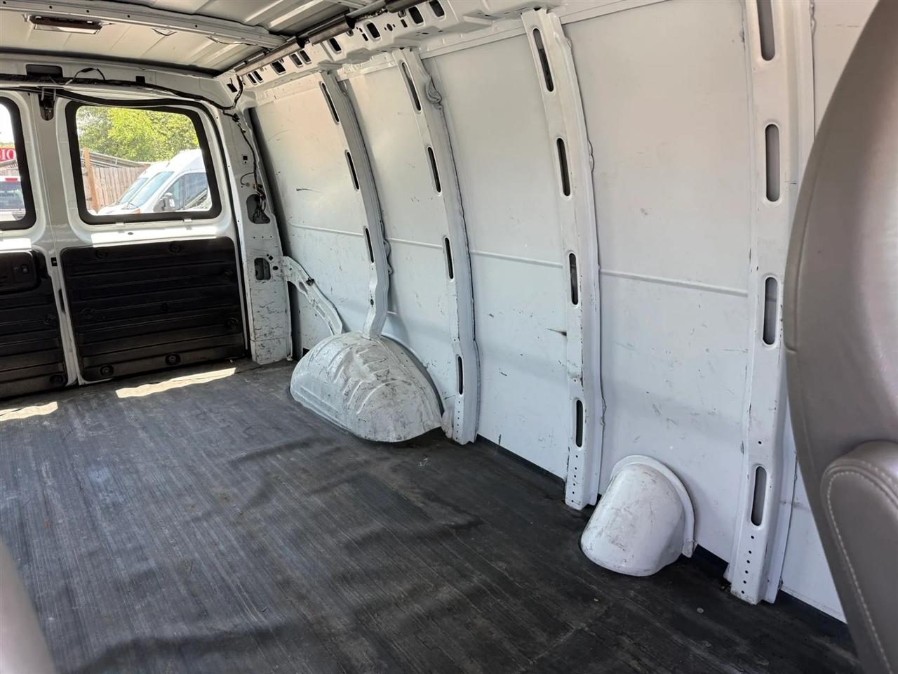 Chevrolet Express Cargo Van RWD 2500 135" 2013