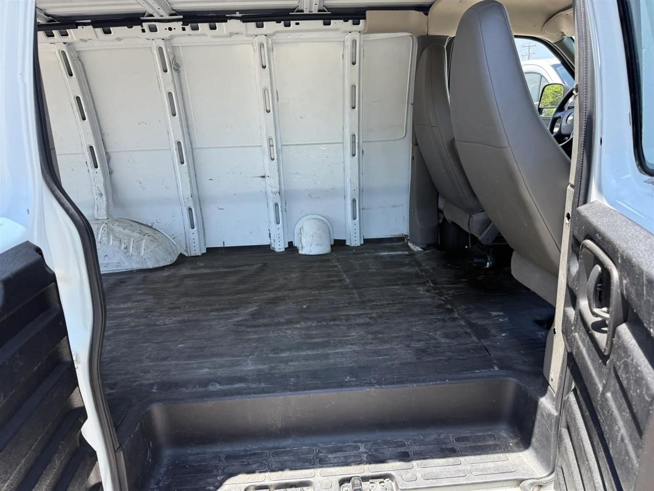 Chevrolet Express Cargo Van RWD 2500 135" 2013