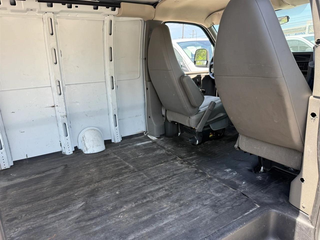 Chevrolet Express Cargo Van RWD 2500 135" 2013