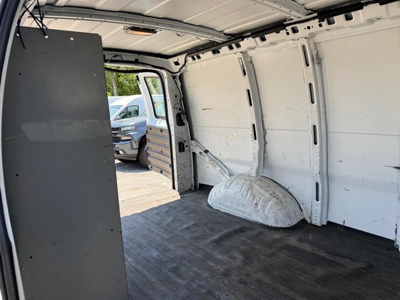 Chevrolet Express Cargo Van RWD 2500 135" 2013