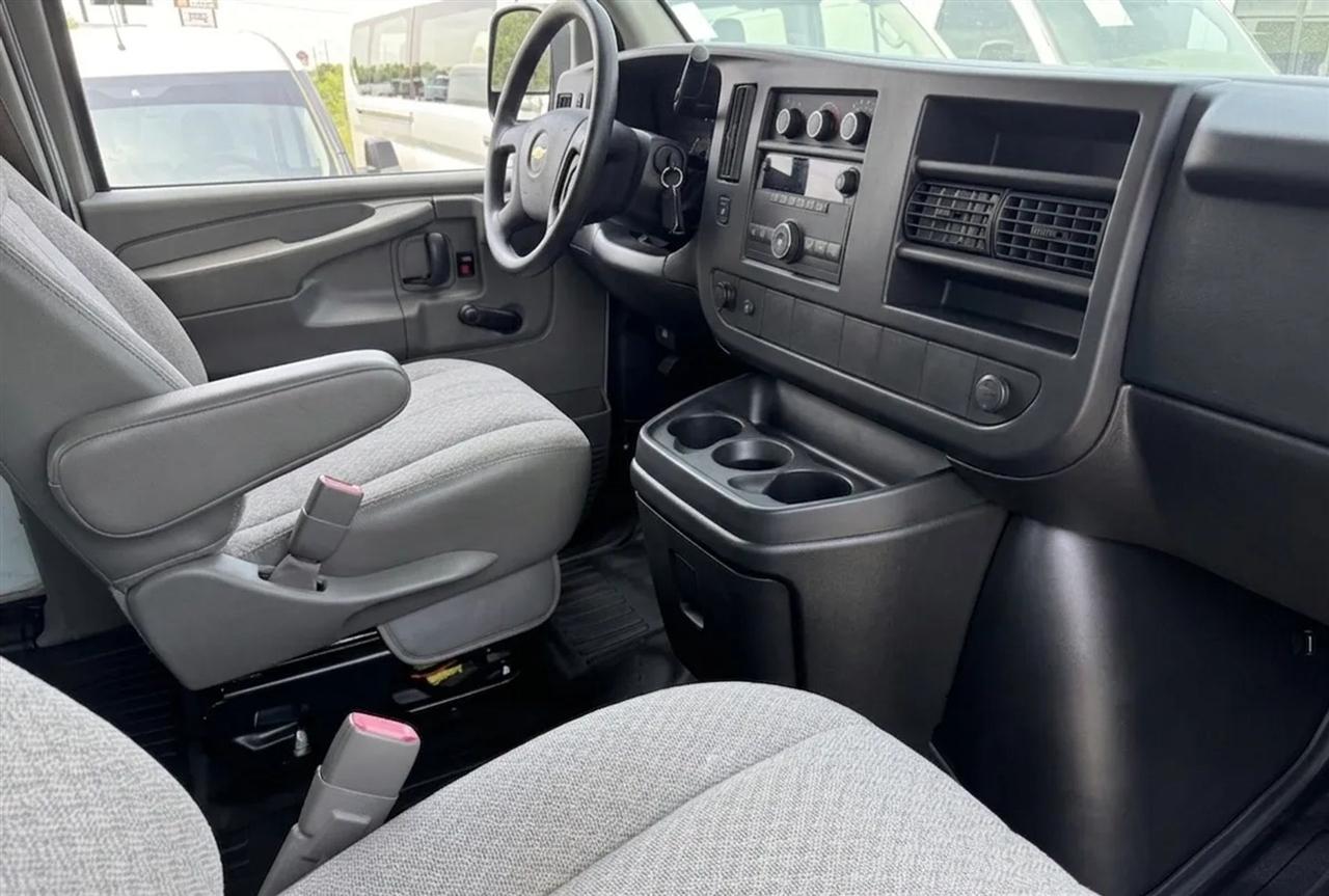 Chevrolet Express Cargo Van RWD 2500 135" 2013