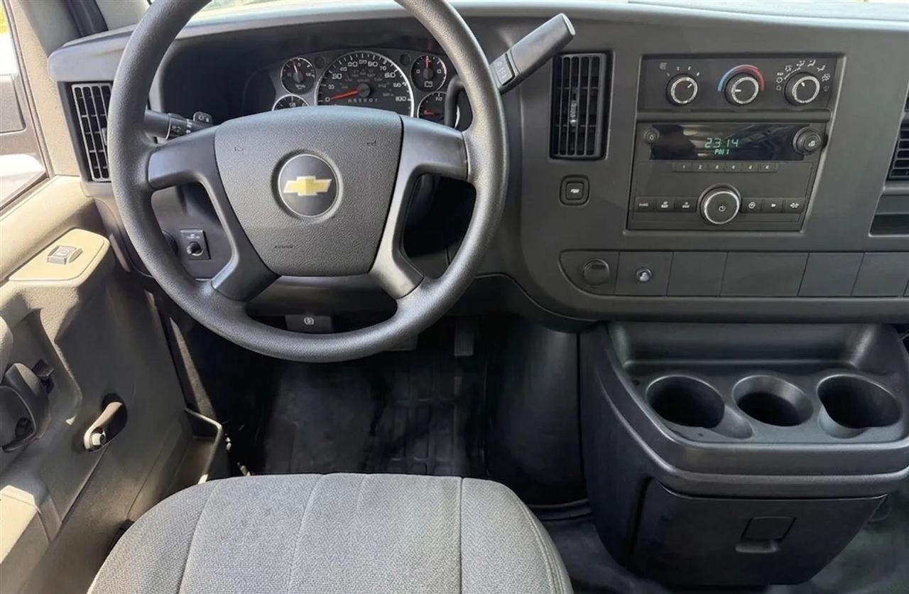 Chevrolet Express Cargo Van RWD 2500 135" 2013