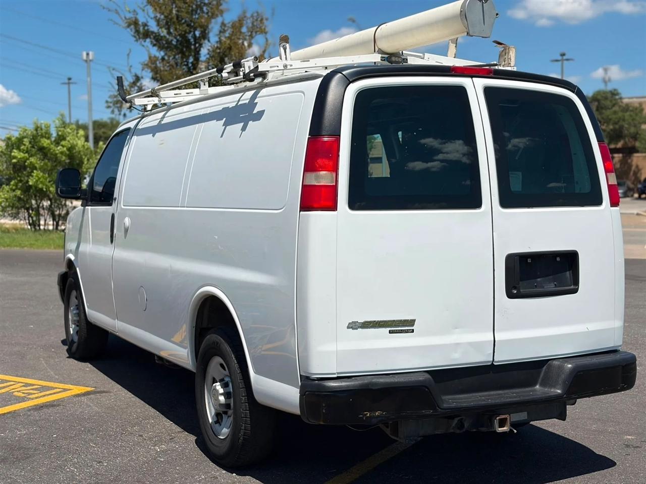 Chevrolet Express Cargo Van RWD 2500 135" 2012